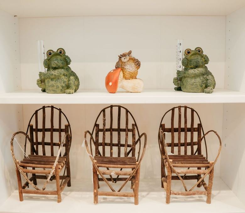 Frog and owl figures