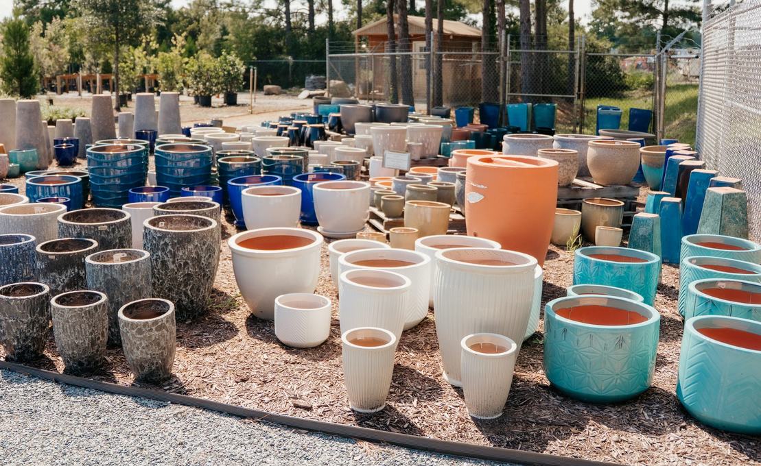 The outdoor pottery yard